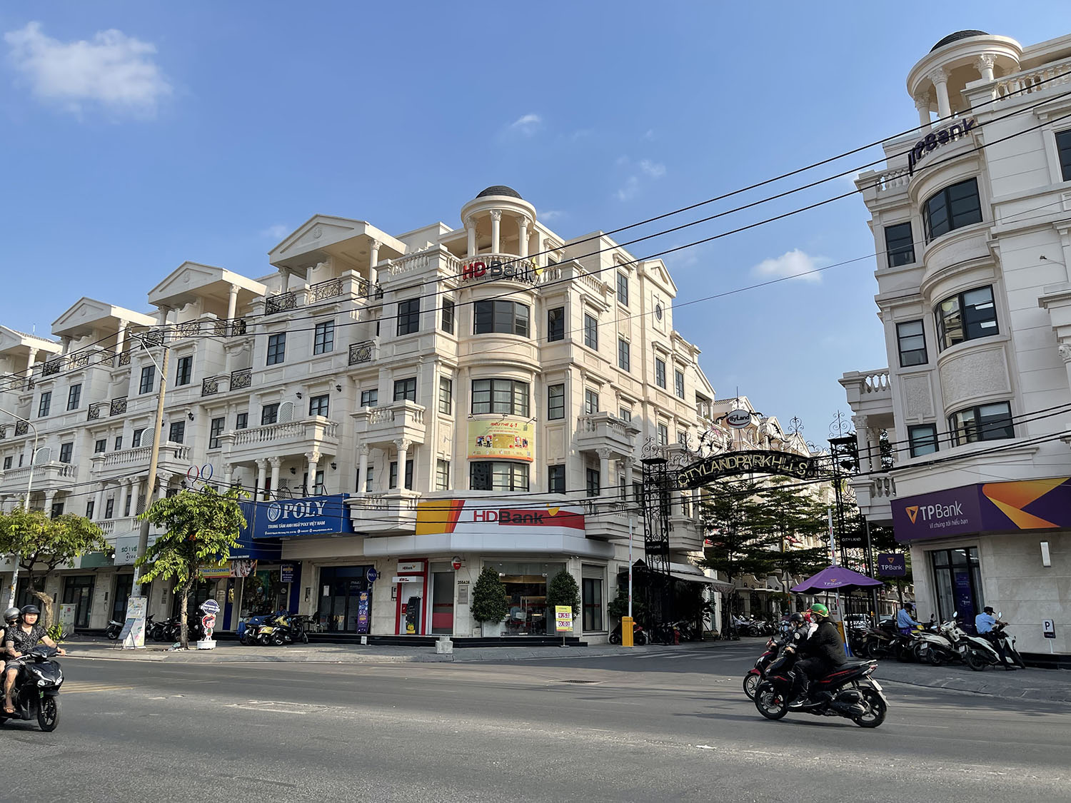 Mở bán 4 căn nhà 3 lầu tkế Singapore, full n.thất, mới 100%, hẻm ôtô Nguyễn Văn Lượng-gần City Land
